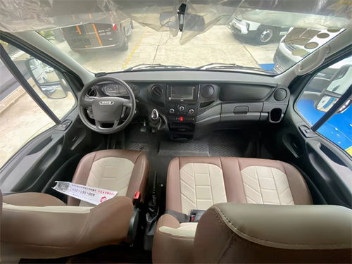 國(guó)五隆翠家用房車 實(shí)木家具版C10五座房車，匠心打造移動(dòng)溫馨之家